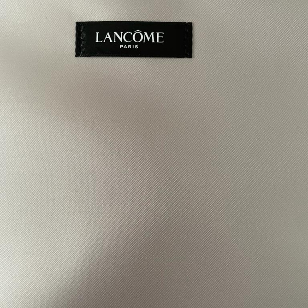 MAKEUP CASE